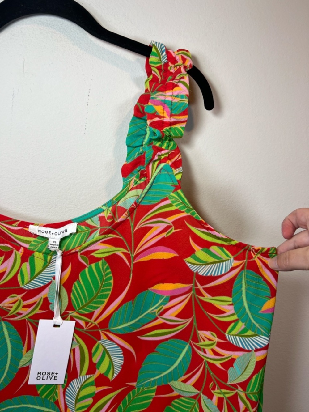 Rose+Olive Tropical Banana Print Lace Trim Sleeveless Blouse Top Flowy NEW Sz XL - Picture 5 of 10
